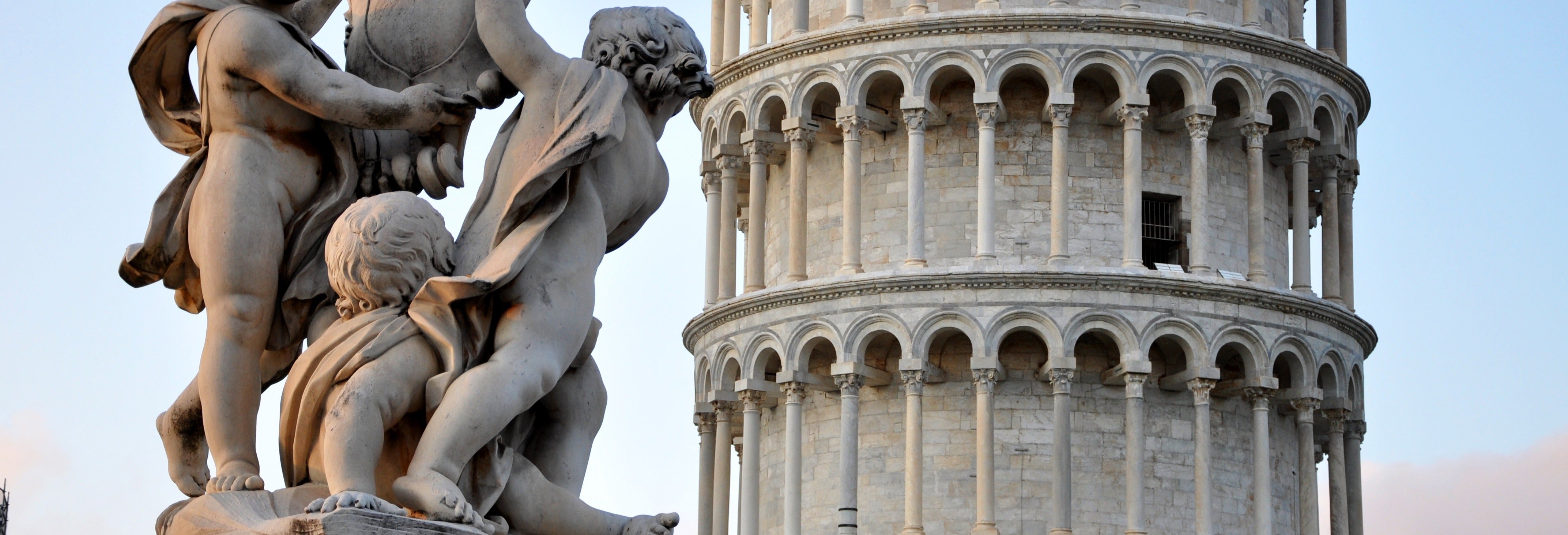 Excursão a Pisa e subida à Torre Inclinada