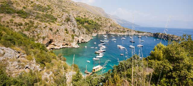 Giro in barca nella Baia degli Infreschi