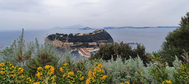 Giro in gommone nel Golfo di Napoli con aperitivo al tramonto