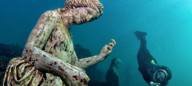 Snorkeling nel parco archeologico sommerso di Baia