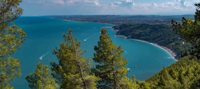 Noleggio di una vespa a Numana