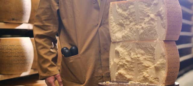 Tour in una fabbrica di Parmigiano e di prosciutto di Parma