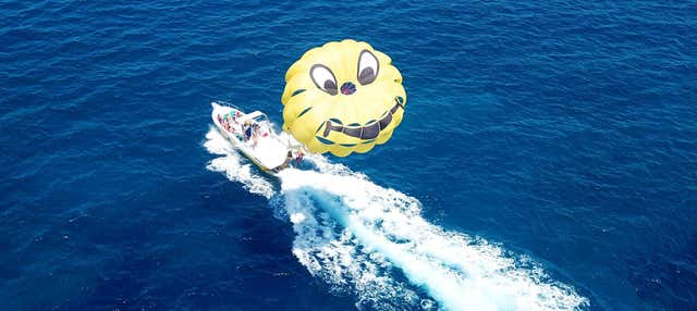 Parasailing a Polignano a Mare
