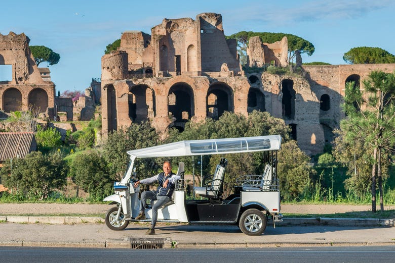 Tour privado en tuk tuk por Roma