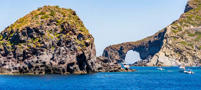 Giro in barca all'isola di Salina