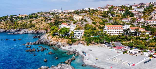 Giro in barca lungo la costa di Scalea