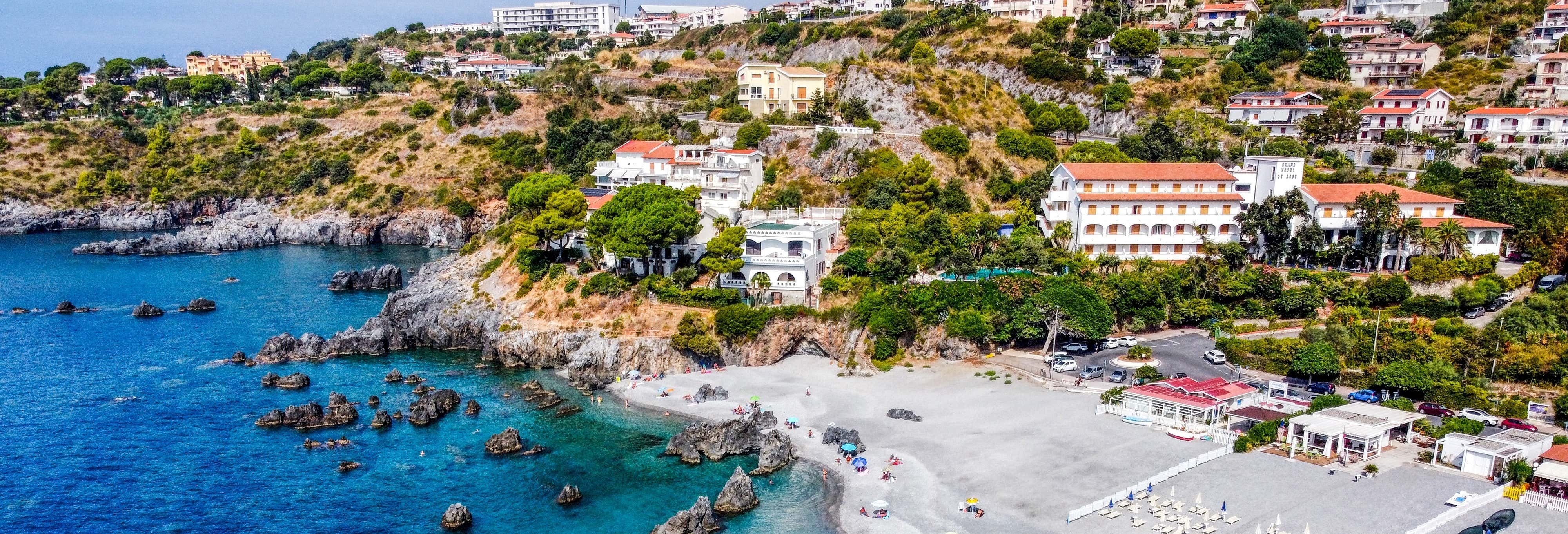 Giro in barca lungo la costa di Scalea