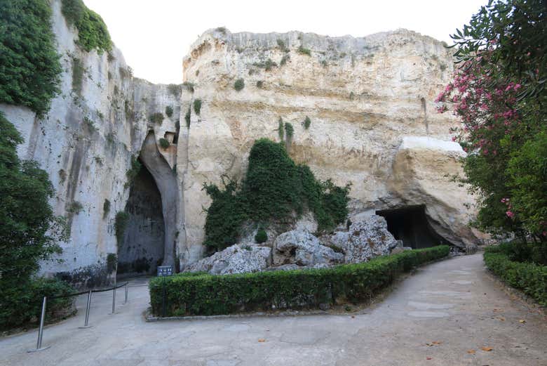Tour of Neapolis