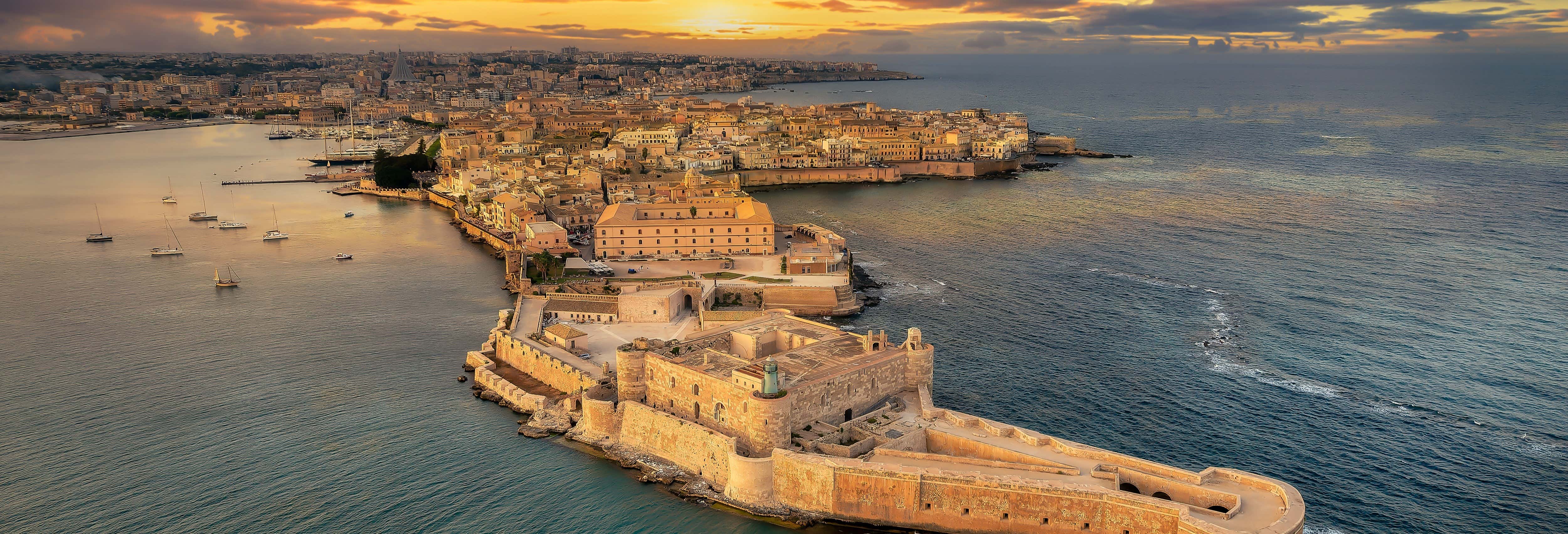 Giro in barca all'isola di Ortigia al tramonto