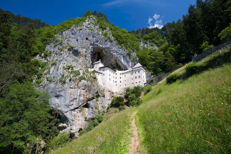 Escursione alle Grotte di Postumia e al Castel Lueghi da Trieste