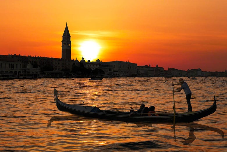 Giro in barca al tramonto da Venezia