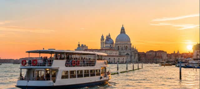 Paseo en barco al atardecer por Venecia