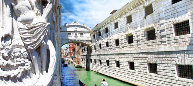 Giro in gondola al Ponte dei Sospiri e nei canali di Venezia