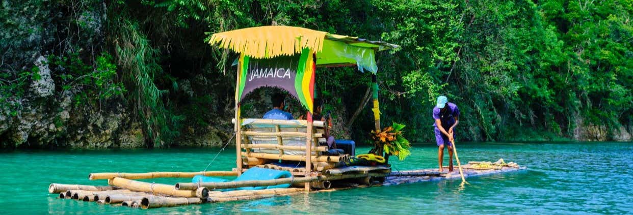 Giro in zattera di bambù sul Rio Nuevo