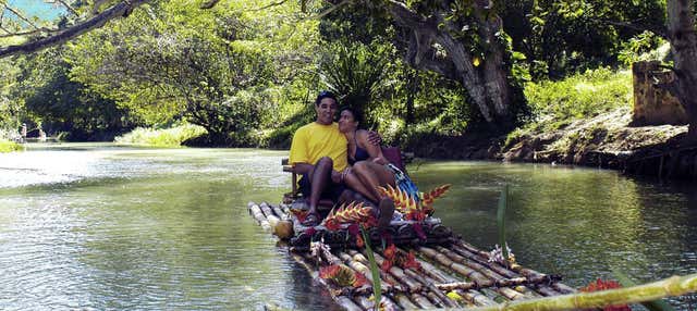 Giro in zattera di bambù sul fiume Martha Brae