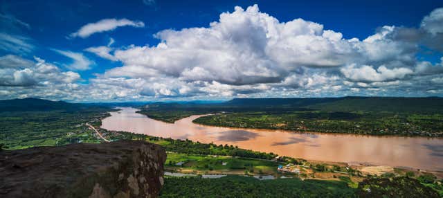 Crociera sul fiume Mekong al tramonto