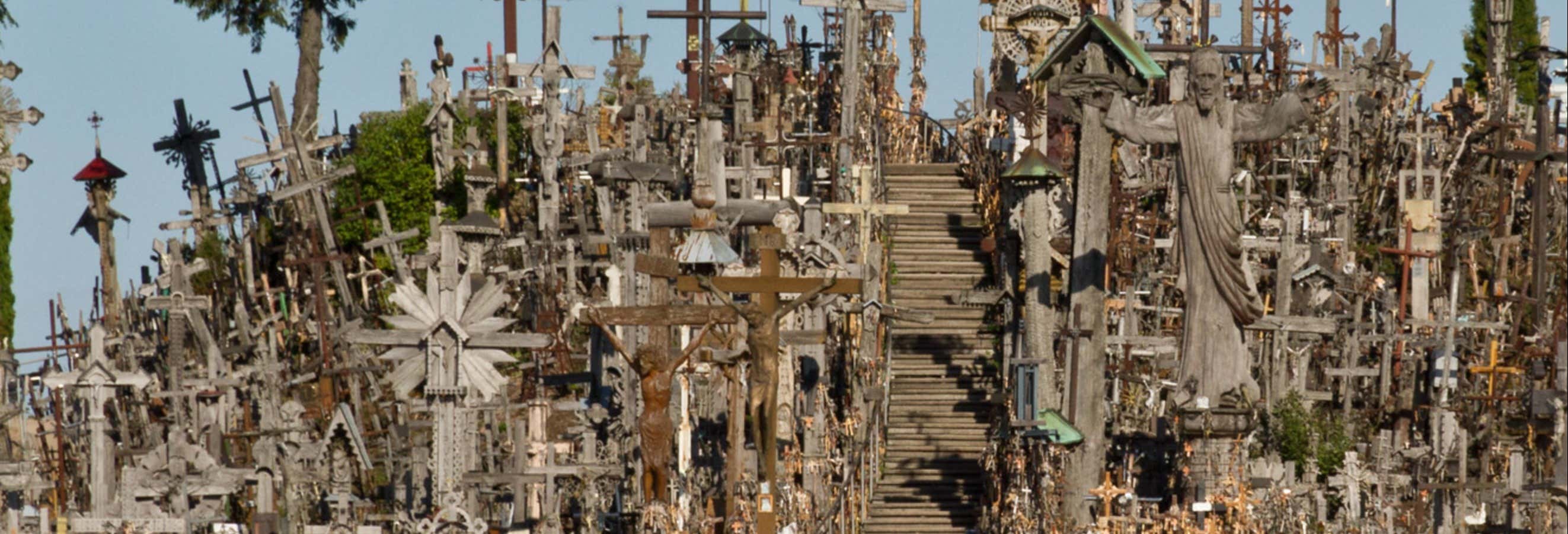 Hill of Crosses, Rundāle Palace & Bauska Castle Day Trip