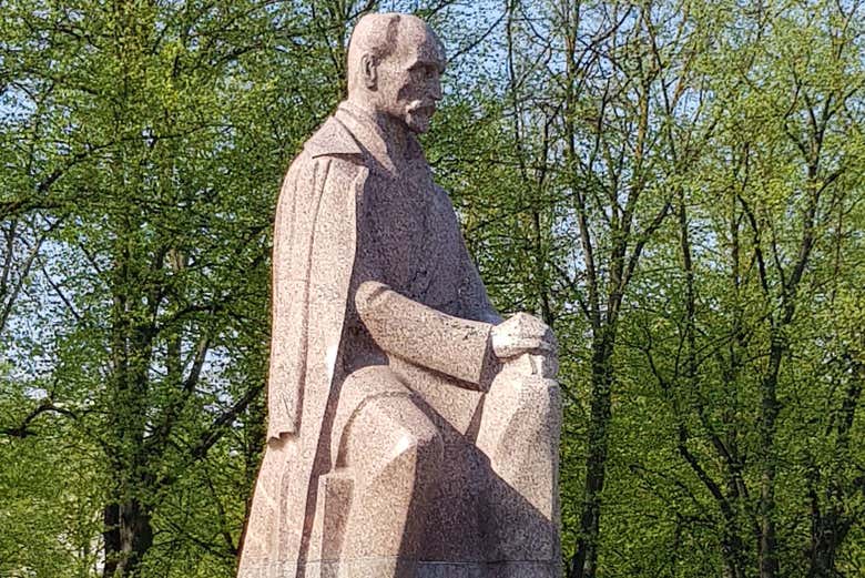 Free Walking Tour of Communist Riga