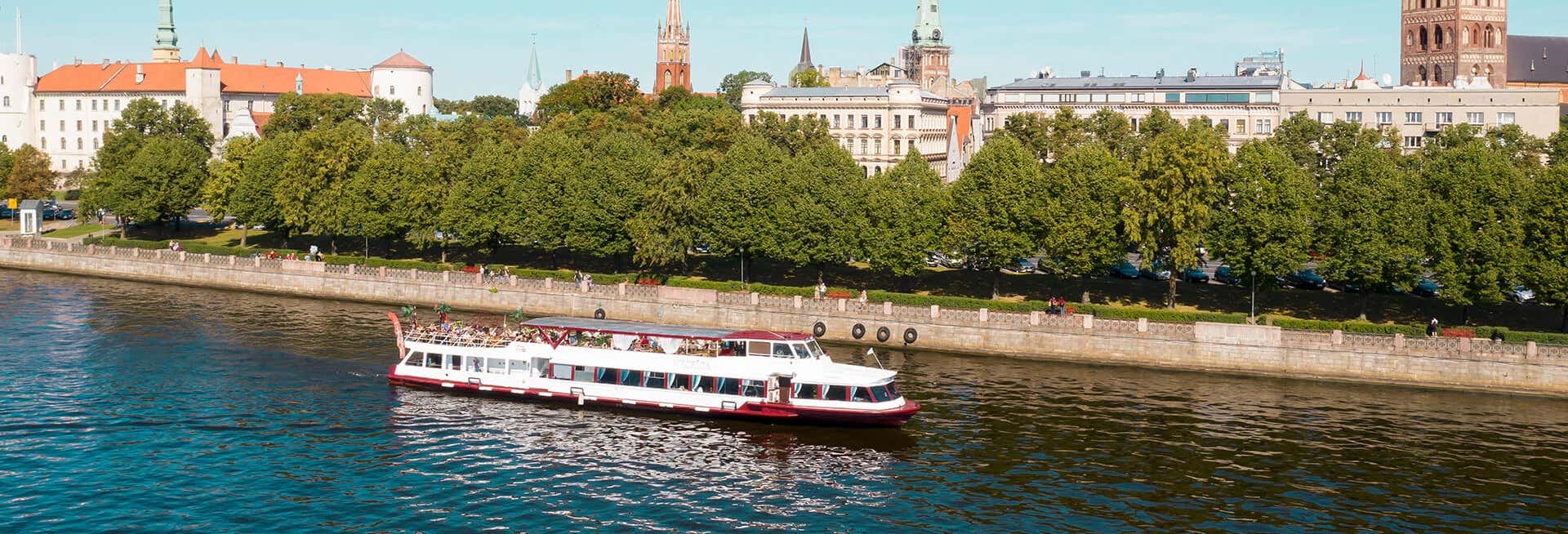 Giro in barca sul fiume Daugava al tramonto