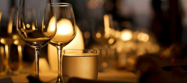 Pranzo o cena al ristorante giratorio della Torre di Macao