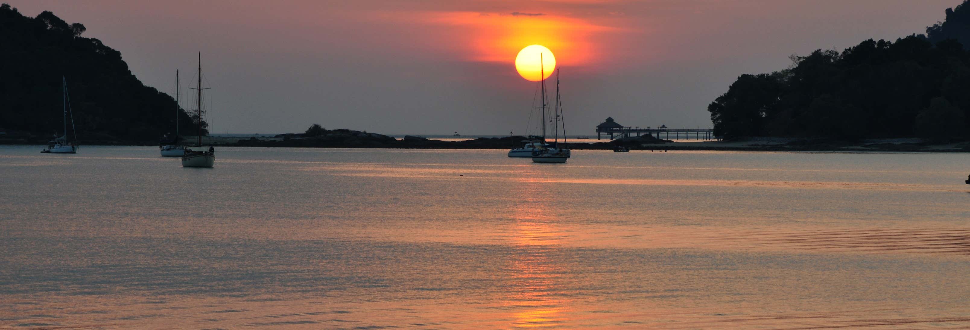 Giro in barca a Langkawi al tramonto