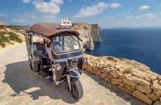 Tour de tuk tuk por Gozo + Passeio de barco por Comino e à Lagoa Azul