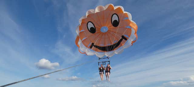 Parasailing en la Laguna Azul