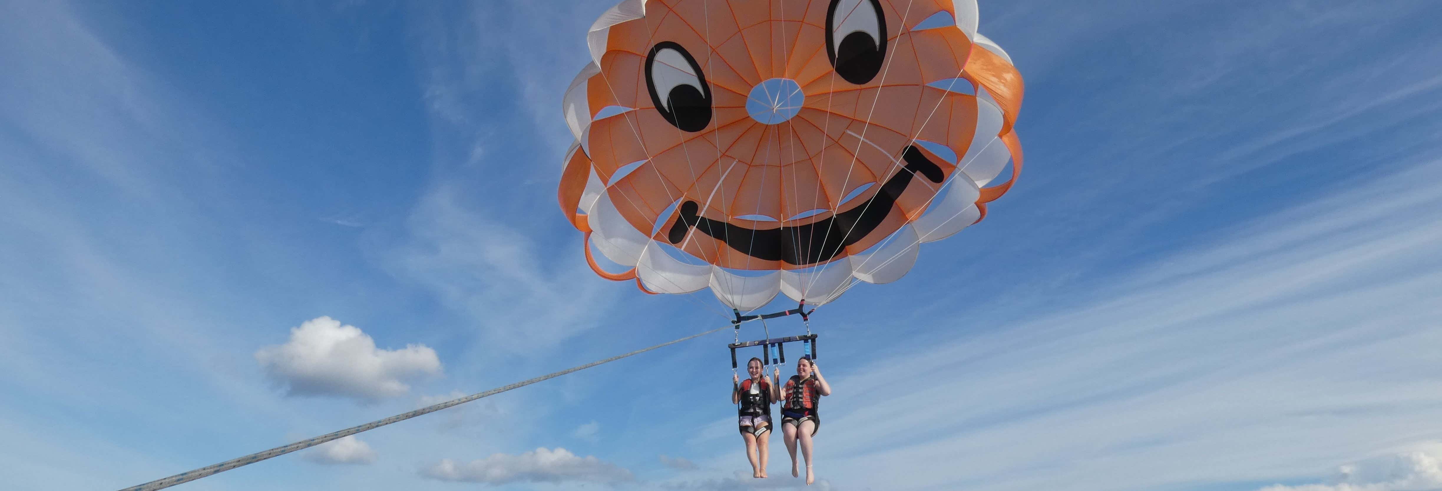 Parasailing en la Laguna Azul
