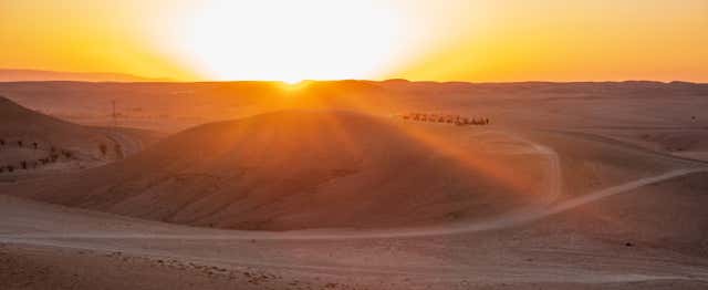 Lever du soleil dans le désert d'Agafay