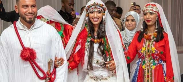 Cena con spettacolo nel deserto di Agafay + + Shooting fotografico in abiti tradizionali