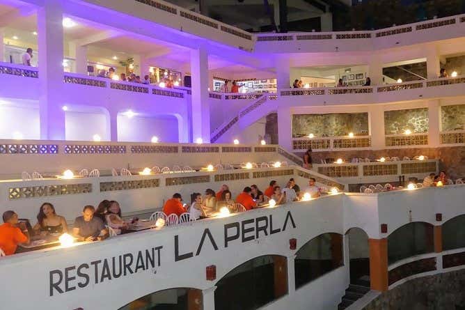 Cena y espectáculo de clavados en Acapulco