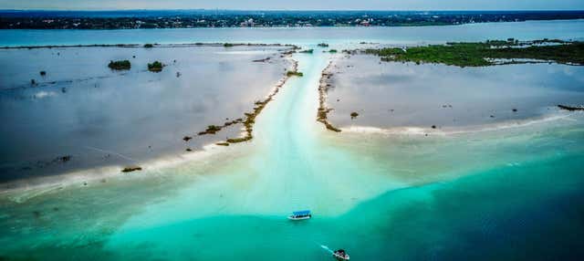 Giro in barca a vela privata alla laguna Bacalar