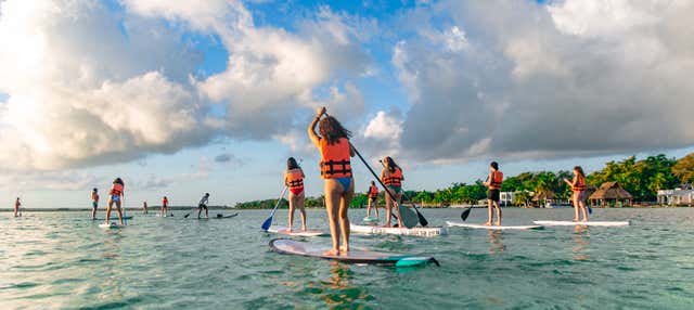 Paddle surf alla Laguna de Bacalar all'alba