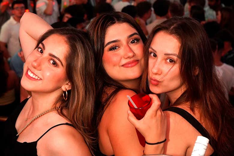 Fiesta en la discoteca Mandala Nightclub