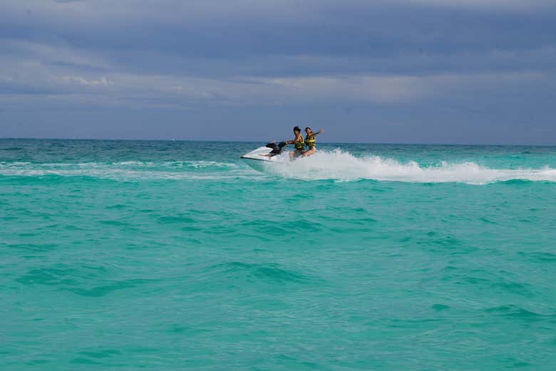 Imagen de Snorkel y tour en moto de agua por Cancún