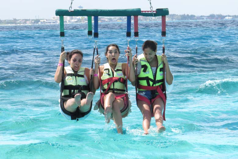 Imagen de Parasailing en Cancún