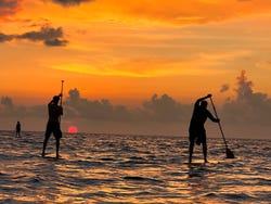 Paddle surf en Cancún al amanecer