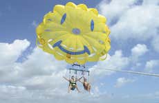 Cancún Parasailing