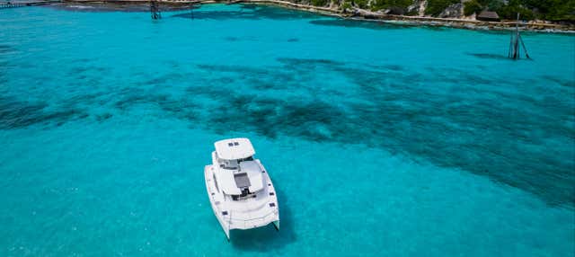 Barco privado a Isla Mujeres con barra libre
