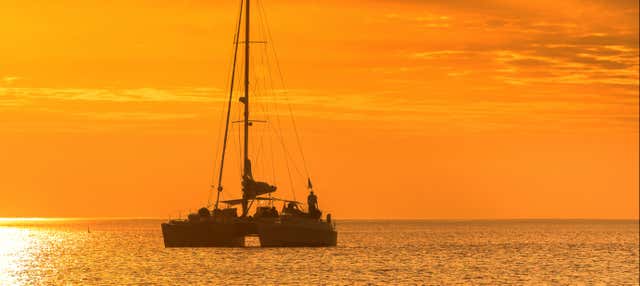 Paseo en catamarán al atardecer por Cancún