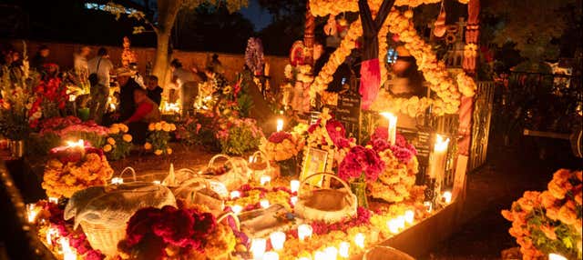 Tour del Día de Muertos por Teotihuacán en bicicleta