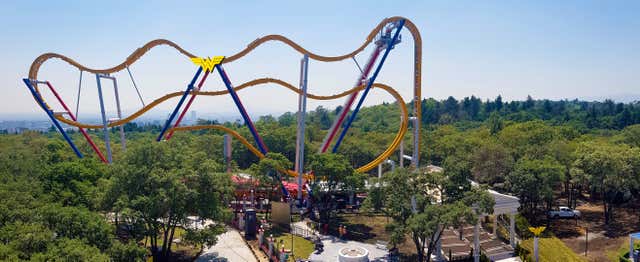 Entrada a Six Flags + Transporte