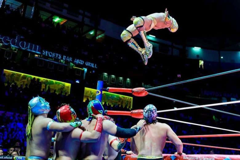 Espectáculo de lucha libre en la Arena México + Buffet y barra libre