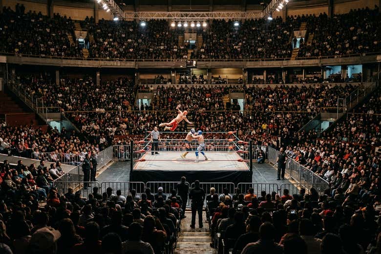 Lucha libre mexicana en la Arena México + Tacos y michelada
