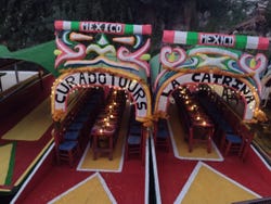 Tour nocturno del Día de Muertos por Xochimilco con cena