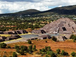 Paseo en globo sobre Teotihuacán con entrada