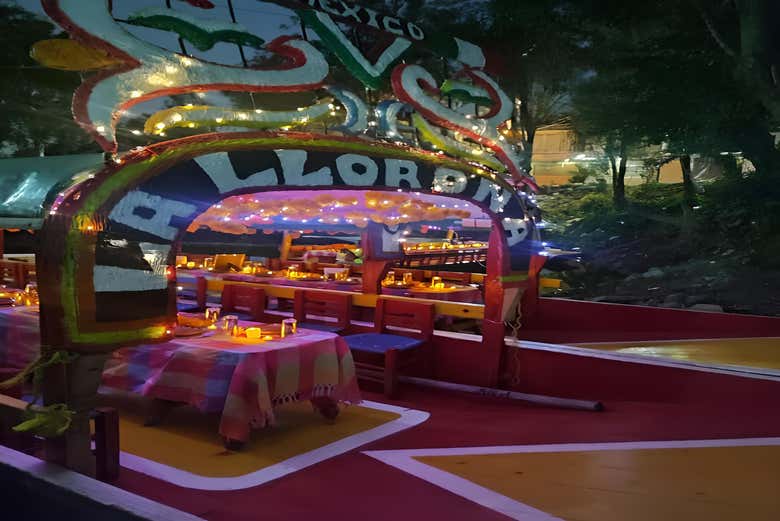 Tour del Día de Muertos por Xochimilco con cena