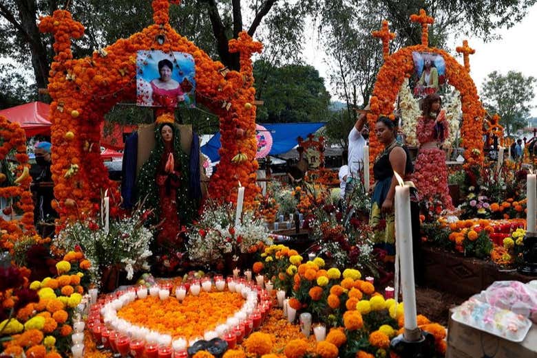 Tour del Día de Muertos por Teotihuacán en bicicleta
