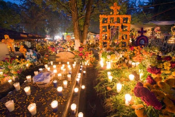 Tour del Día de Muertos por Teotihuacán en bicicleta