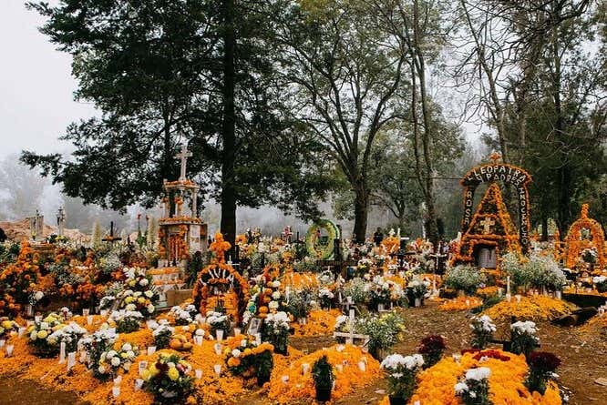 Tour del Día de Muertos por Teotihuacán en bicicleta